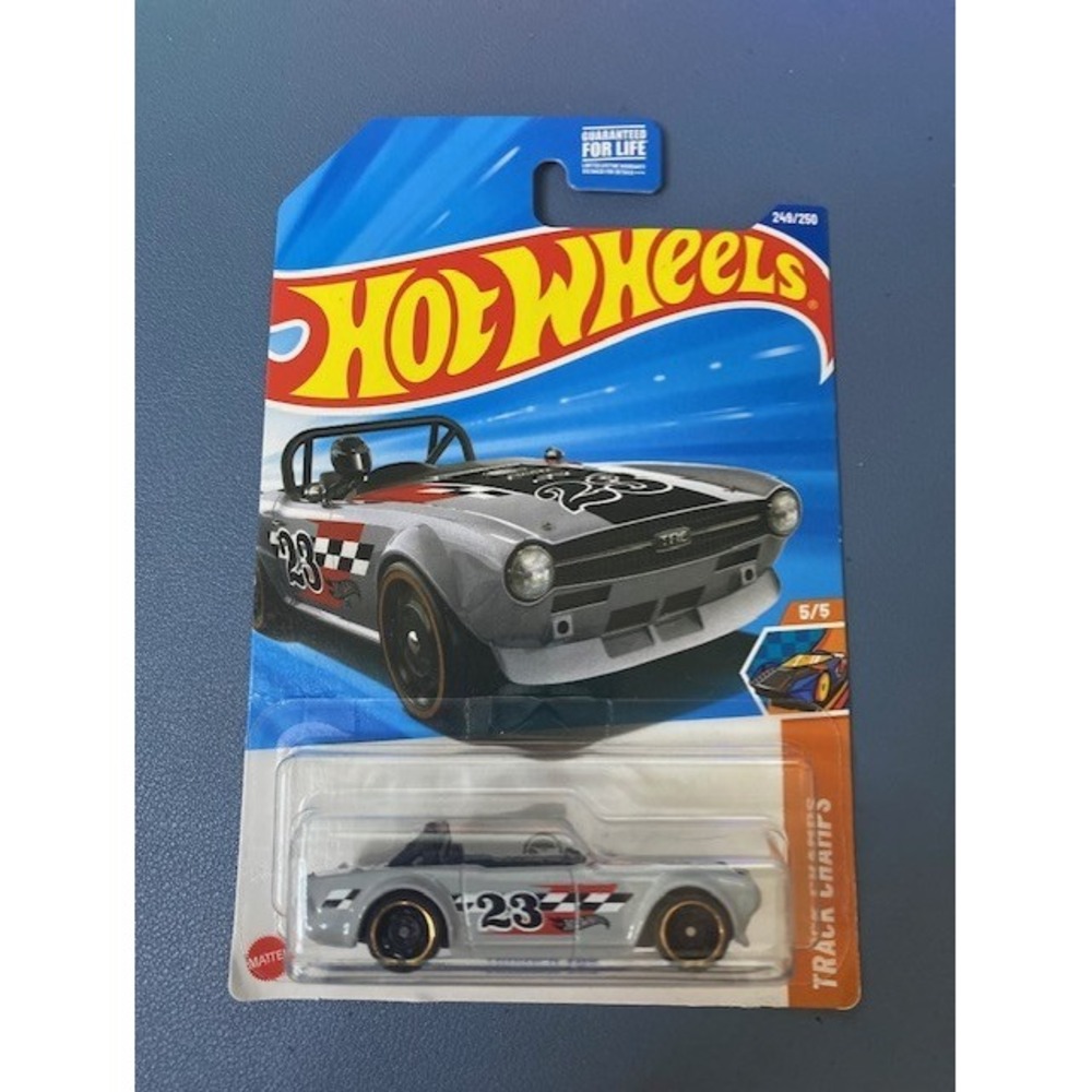 Hot Wheels Triumph TR6 Unisex 1:64 Grey New Treasure Hunt 2024 Track Champs 5/5